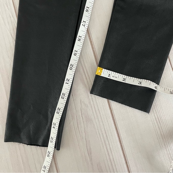Evereve Commando 7/8 Faux Leather Leggings Womens XS Black Moto Goth Chic *Flaw* - Picture 12 of 14